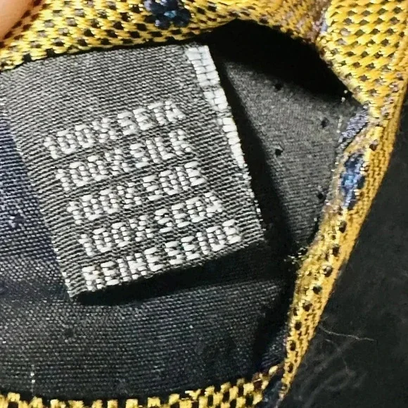 CADE' MILANO 100% Silk Tie Gold / Yellow - Made in Italy - 60" Length - 4" Wide - Picture 3 of 7